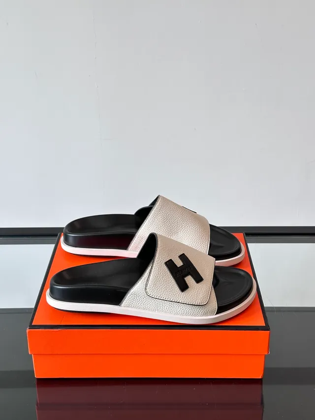 Hermès Oran Black Brown Pebbled Leather Strap Embossed H Logo Slippers 13