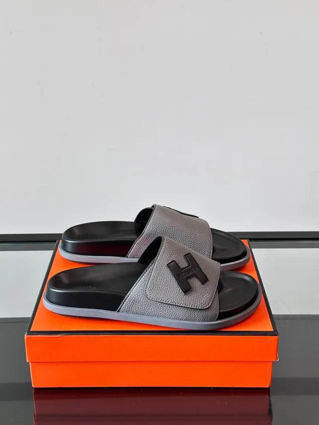 Hermès Oran Black Brown Pebbled Leather Strap Embossed H Logo Slippers 15