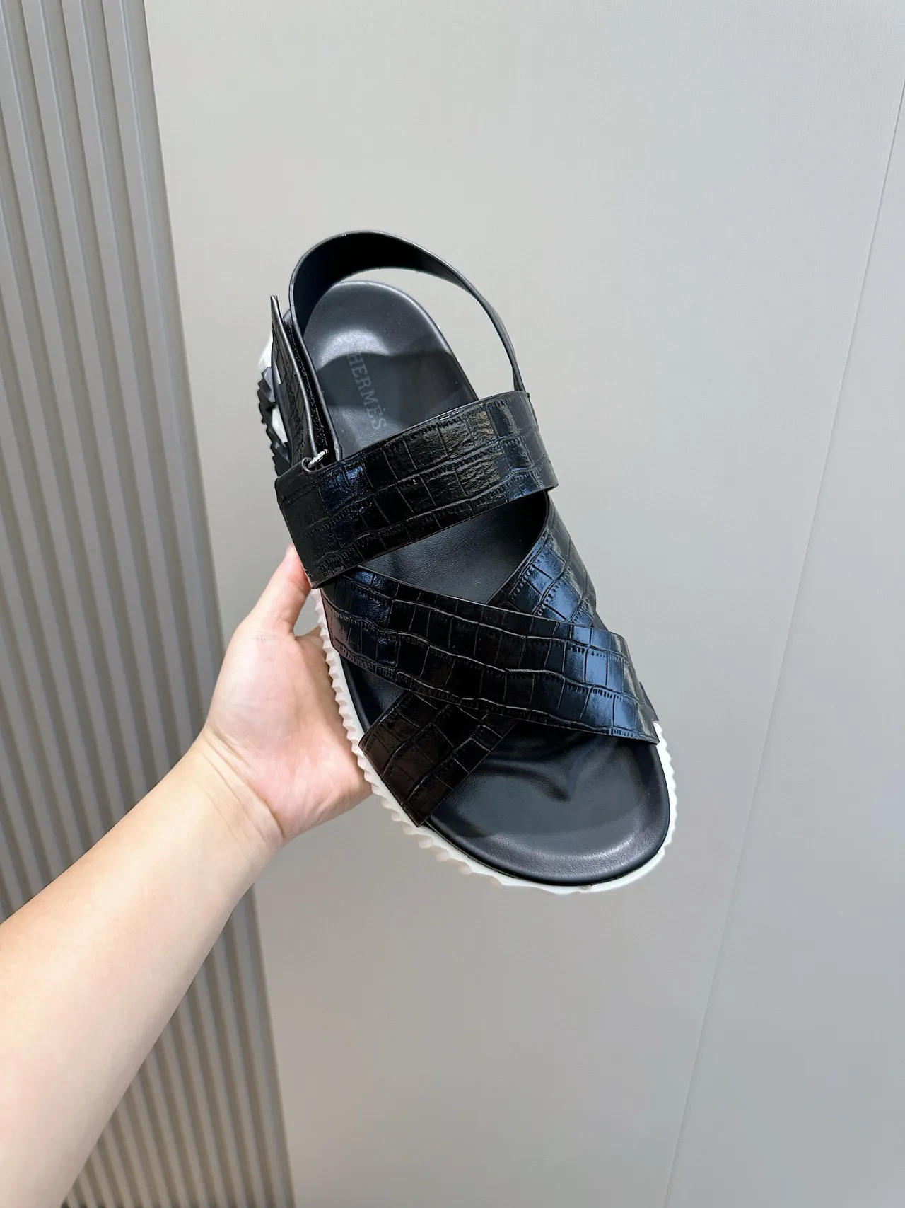 Hermès Oran Black Croc-Embossed Casual Sandals 4