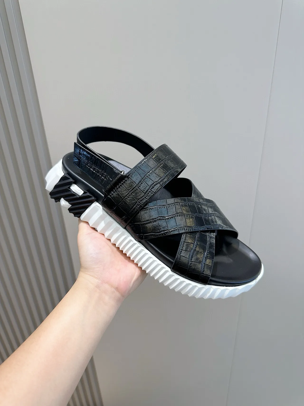 Hermès Oran Black Croc-Embossed Casual Sandals 5