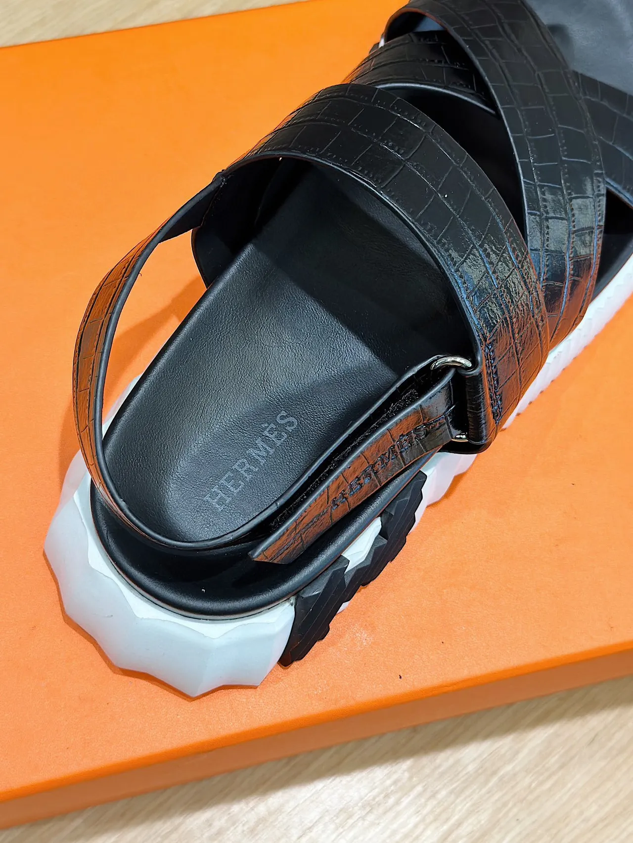 Hermès Oran Black Croc-Embossed Casual Sandals 6
