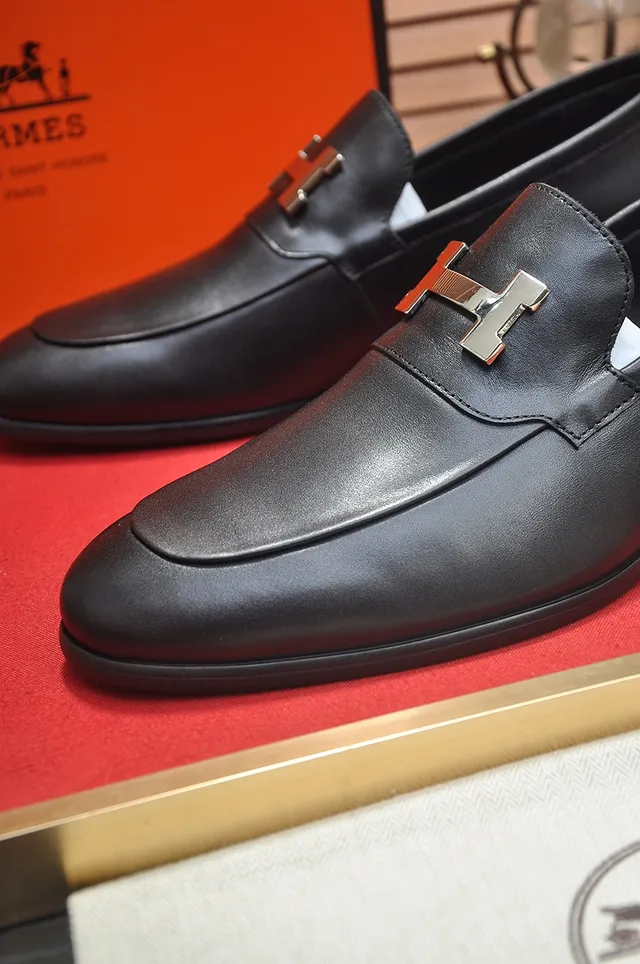 Hermès Oran loafers en cuir noir avec boucle H-Buckle 2