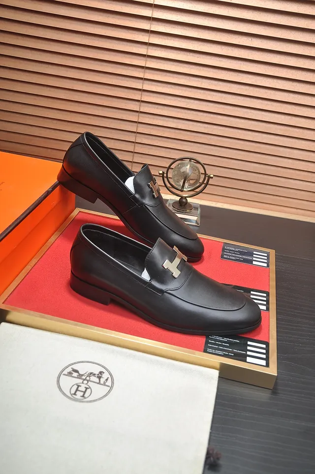 Hermès Oran loafers en cuir noir avec boucle H-Buckle 4