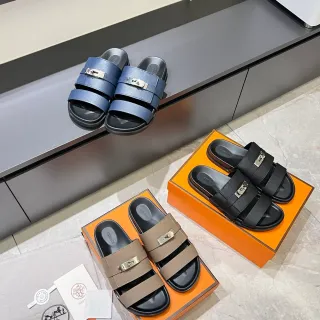 Hermès Oran नीली चांदी दो पट्टियों धातु टर्न-लॉक बकल सैंडल