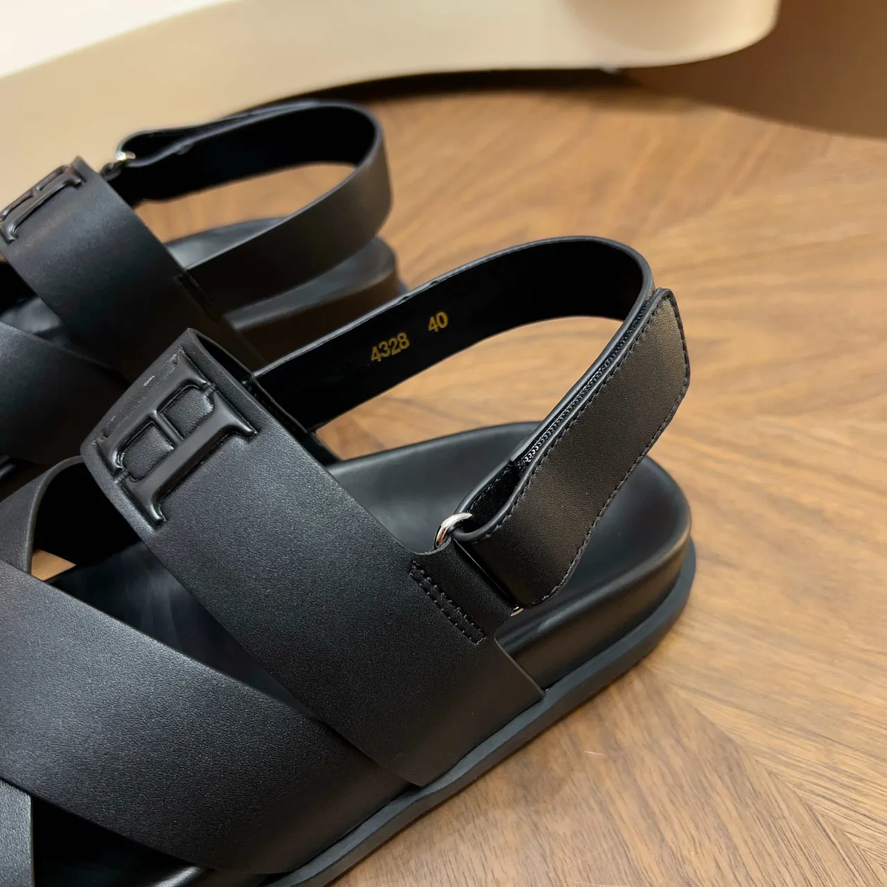 Hermès Oran Brown Black Crossed Leather Straps Prominent H-Buckle Hardware Gladiator Sandals 4