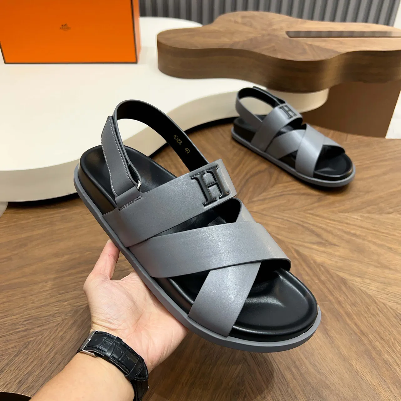 Hermès Oran Brown Black Crossed Leather Straps Prominent H-Buckle Hardware Gladiator Sandals 10
