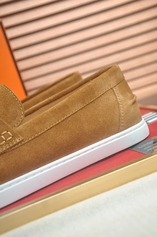 Hermès Oran Dessus en daim marron blanc boucle métallique en forme de H mocassin 9