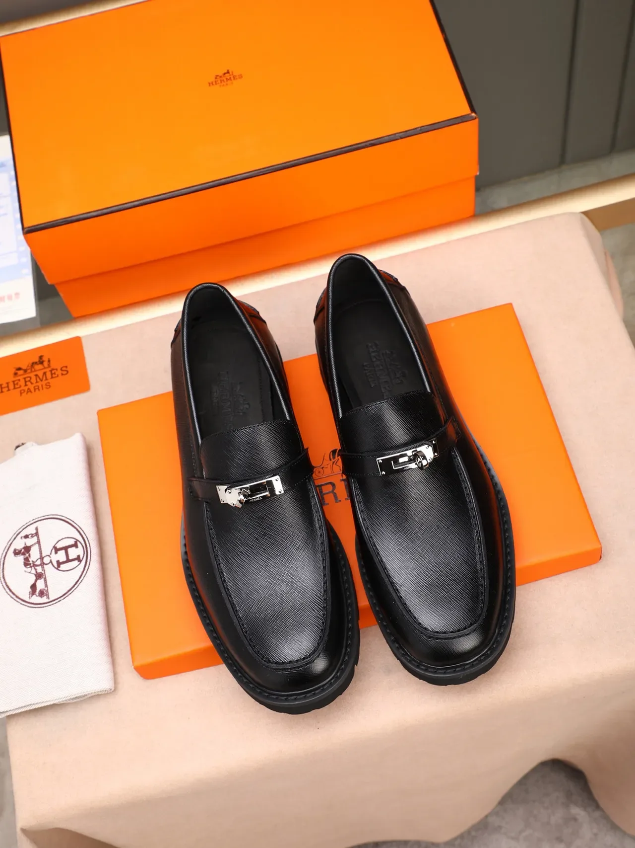 Hermès Oran Loafer Noir Cuir Texturé Boucle Horsebit Semelle Lug Loafer 3