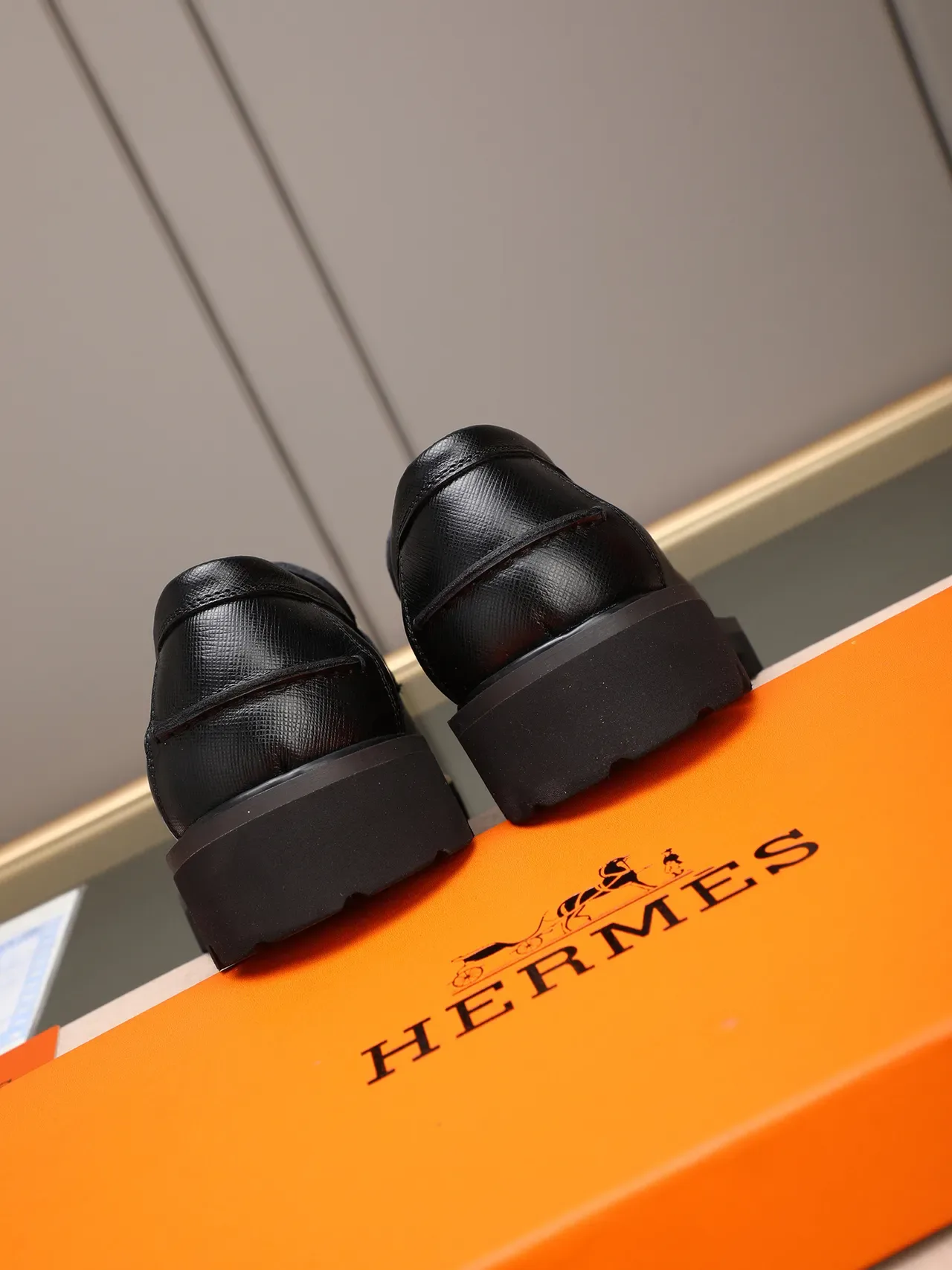 Hermès Oran Loafer Noir Cuir Texturé Boucle Horsebit Semelle Lug Loafer 4