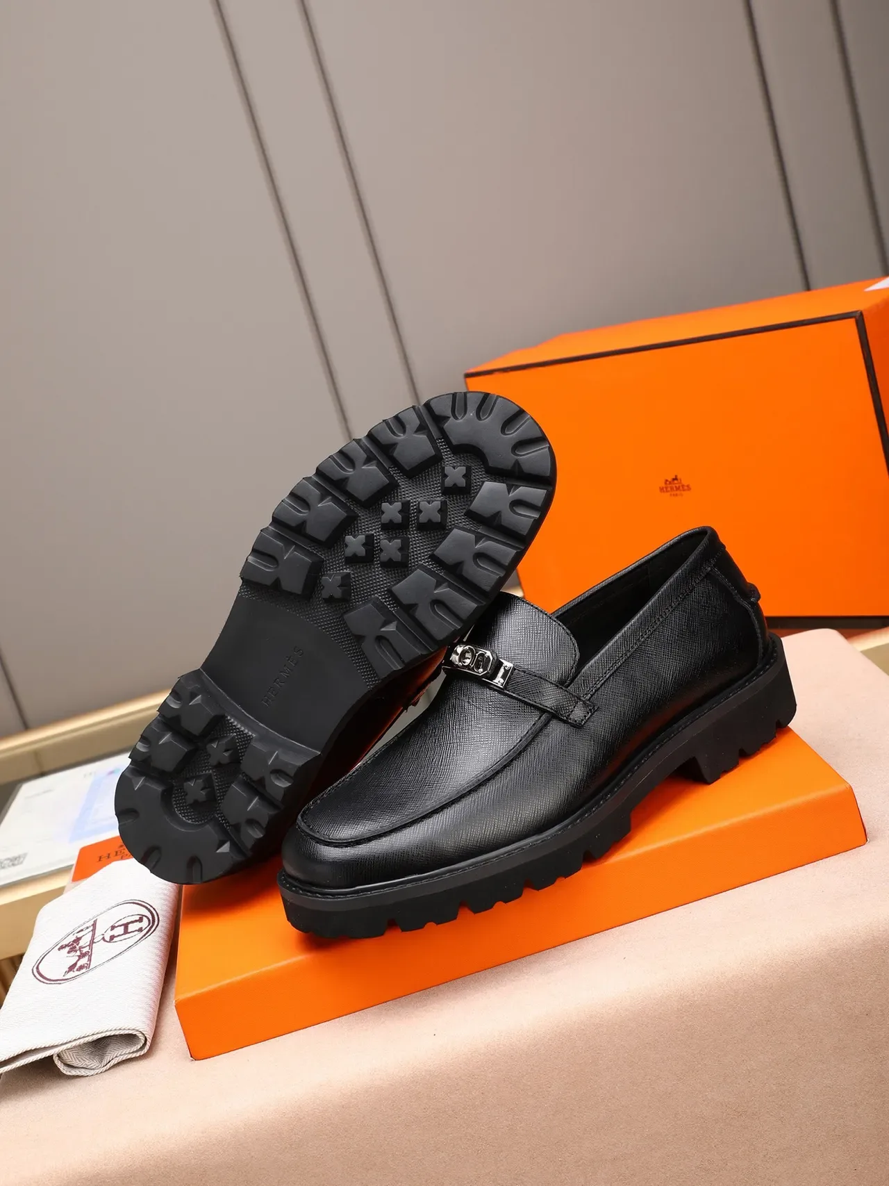 Hermès Oran Loafer Noir Cuir Texturé Boucle Horsebit Semelle Lug Loafer 5