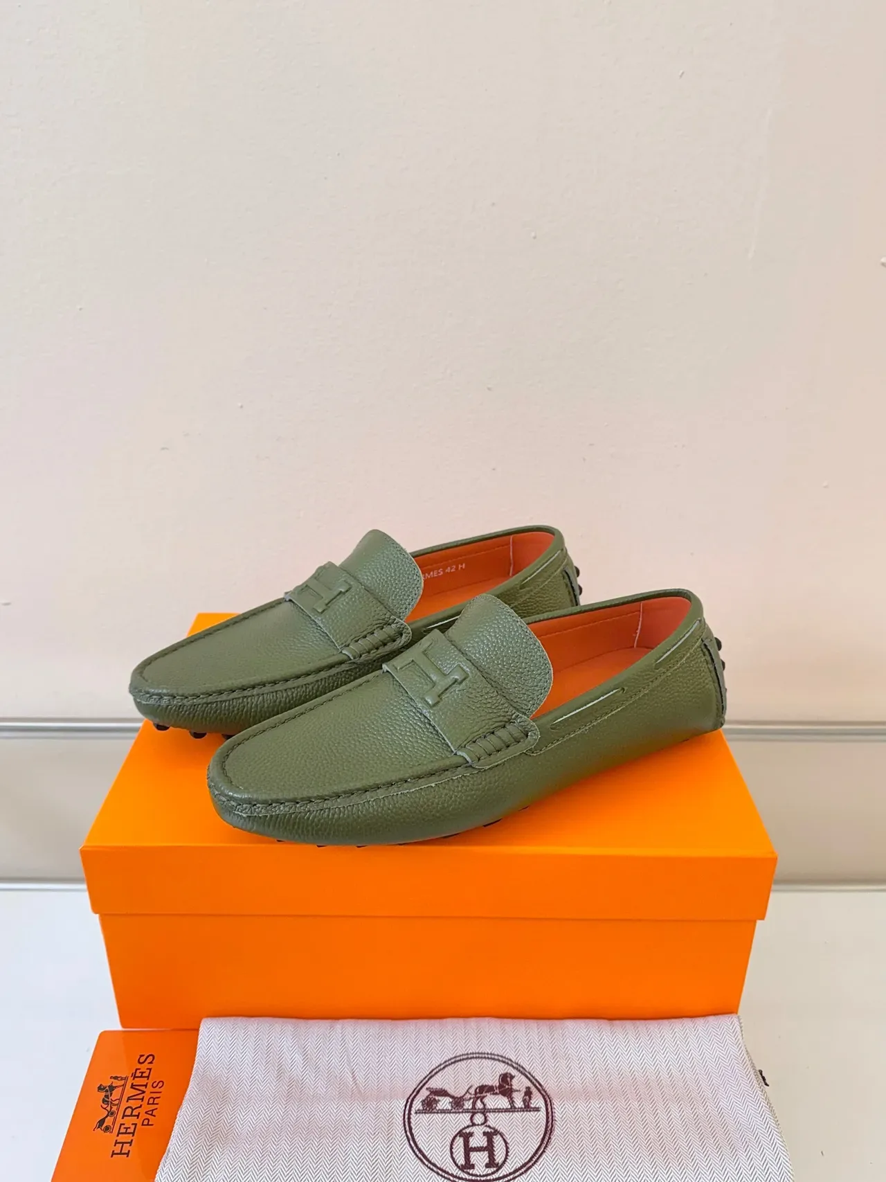 Hermès Oran Loafer Mocassim Verde Oliva Couro Granulado 2