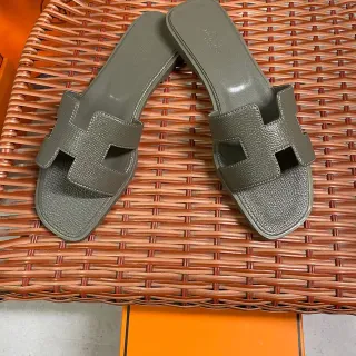 Hermès Oran Olive Green Leather H-Strap Slippers