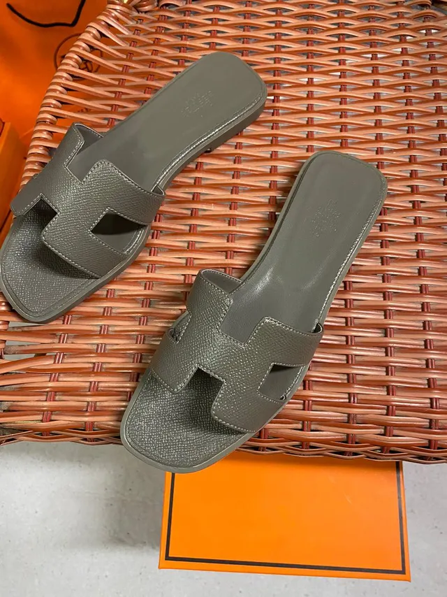 Hermès Oran Olive Green Leather H-Strap Slippers 2