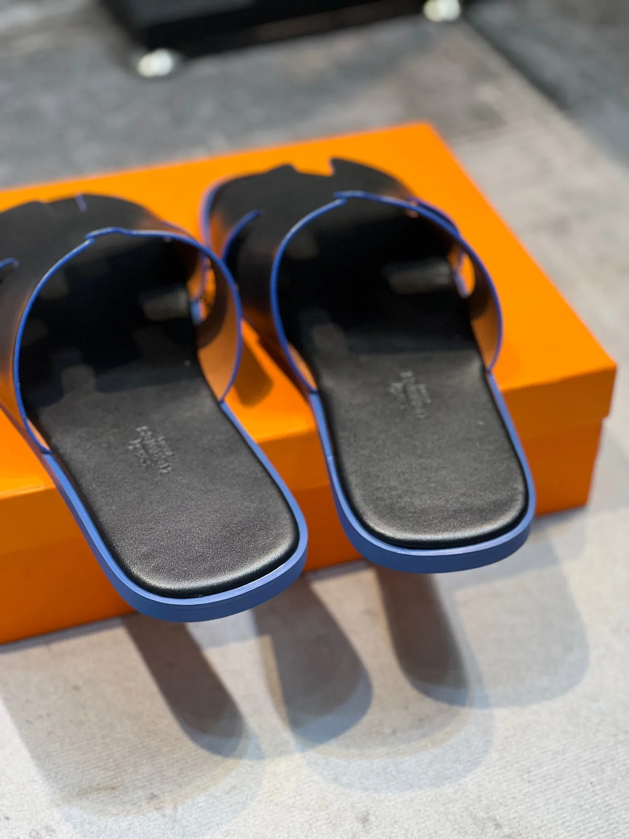 Hermès Oran Slide Black Blue H-Shaped Strap Matte Leather Upper Slippers 2