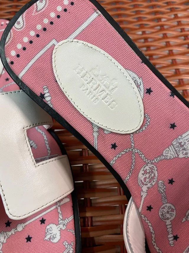 Hermès Oran Slide sandales casuales en tissu imprimé rose 4