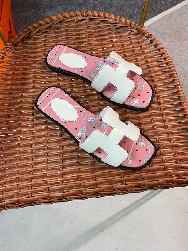 Hermès Oran Slide sandales casuales en tissu imprimé rose 6