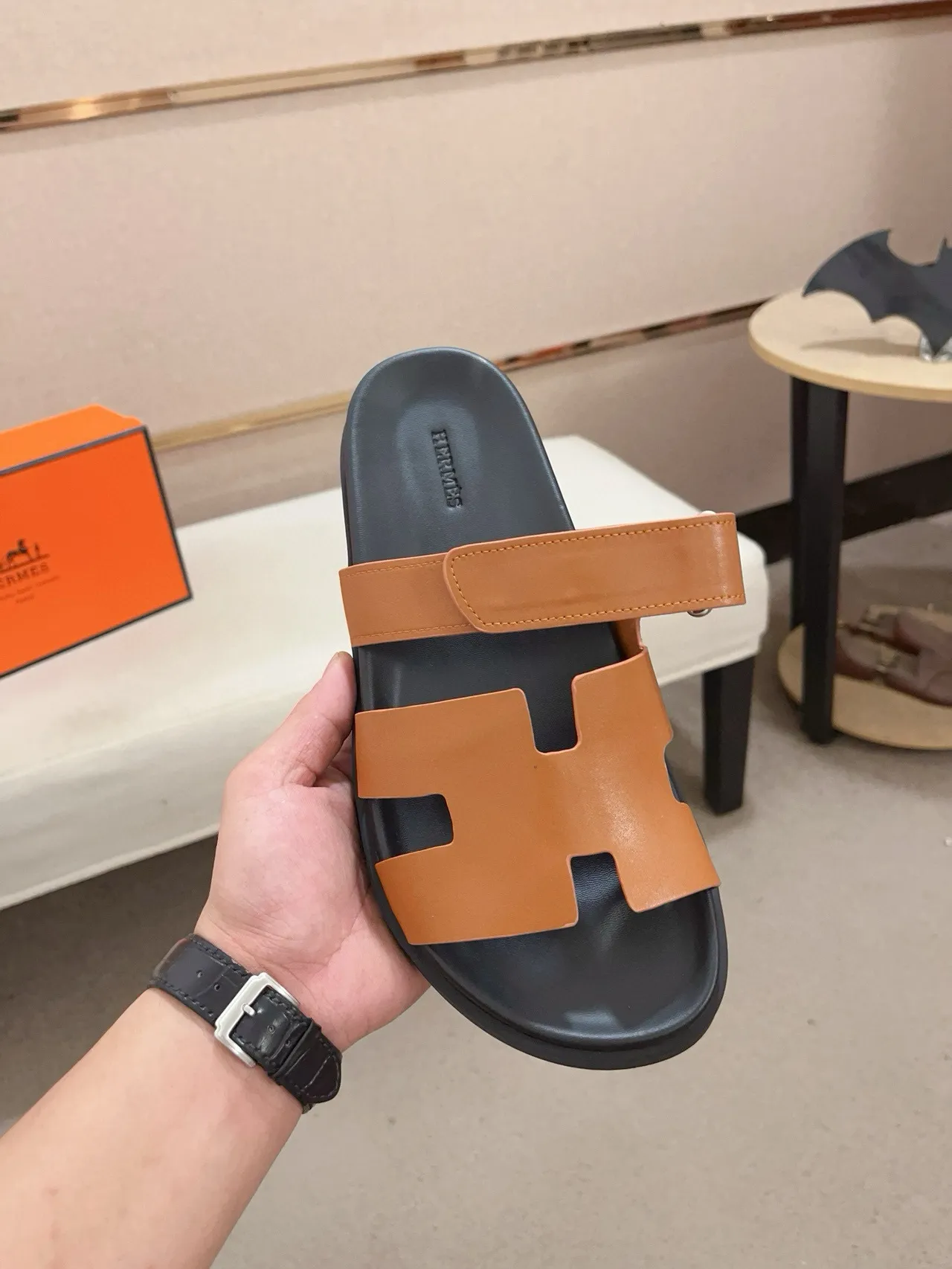 Hermès Oran sandales casual en cuir marron et caoutchouc noir 2