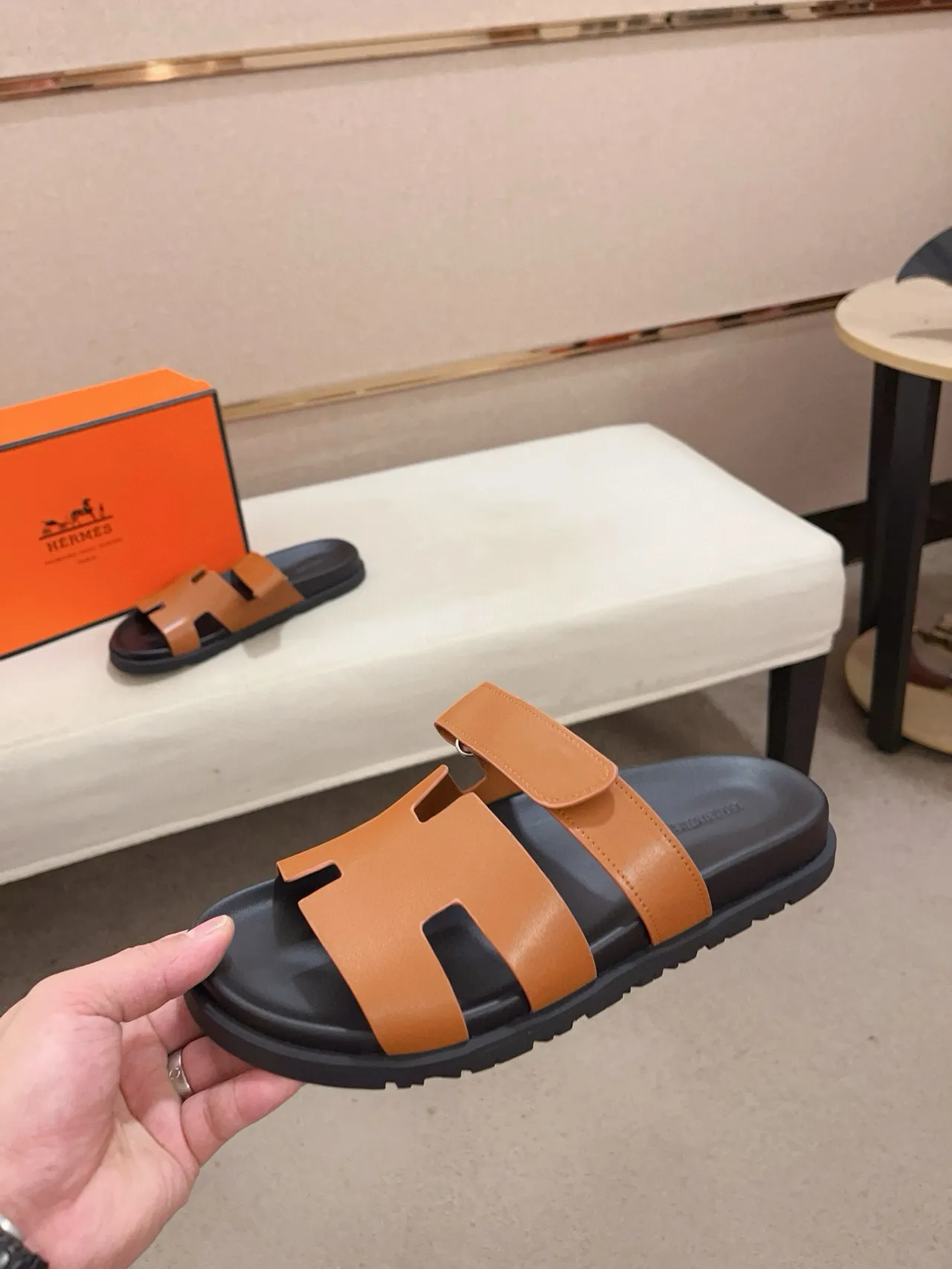 Hermès Oran sandales casual en cuir marron et caoutchouc noir 3