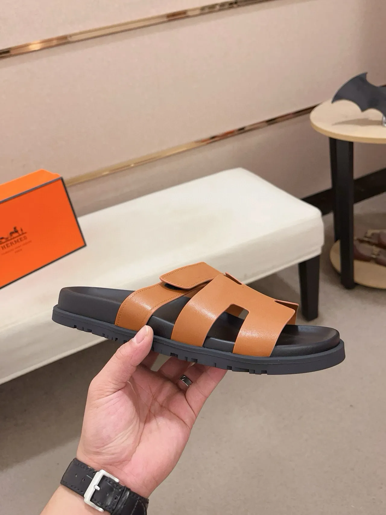 Hermès Oran sandales casual en cuir marron et caoutchouc noir 4