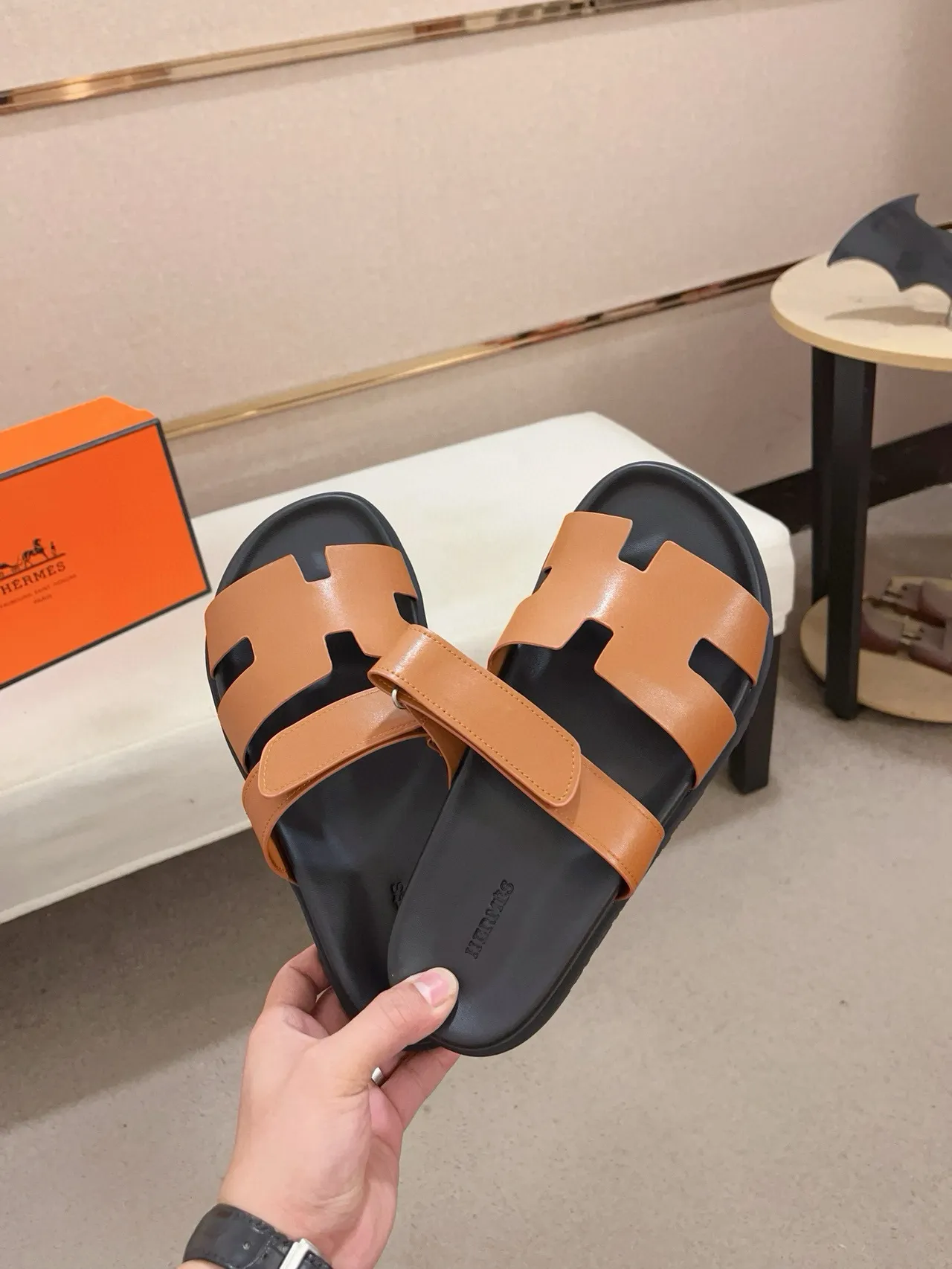 Hermès Oran sandales casual en cuir marron et caoutchouc noir 5