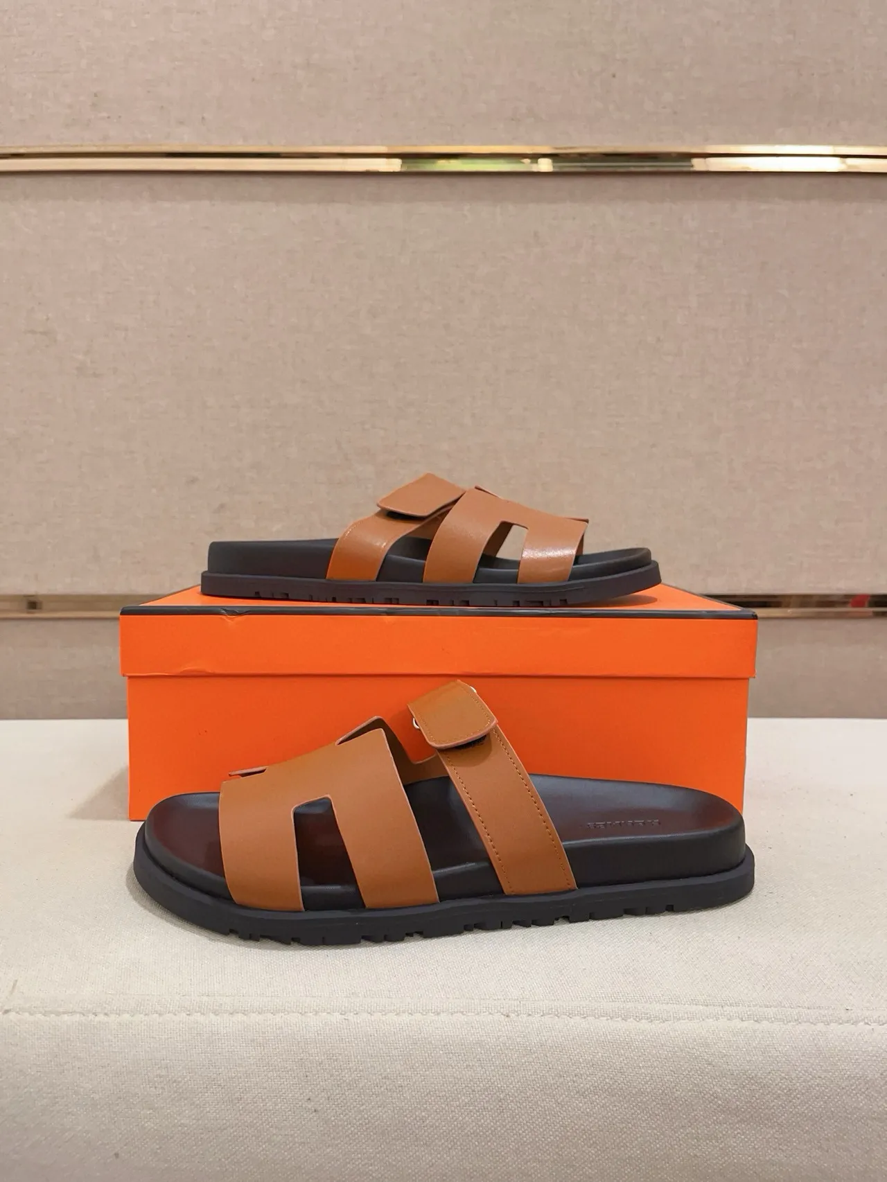 Hermès Oran sandales casual en cuir marron et caoutchouc noir 7