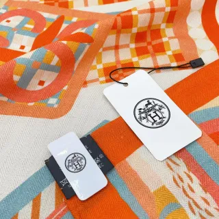 Hermès नारंगी बहुरंगी ज्यामितिक प्रिंट प्लेड मोटिफ सिल्क स्कार्फ