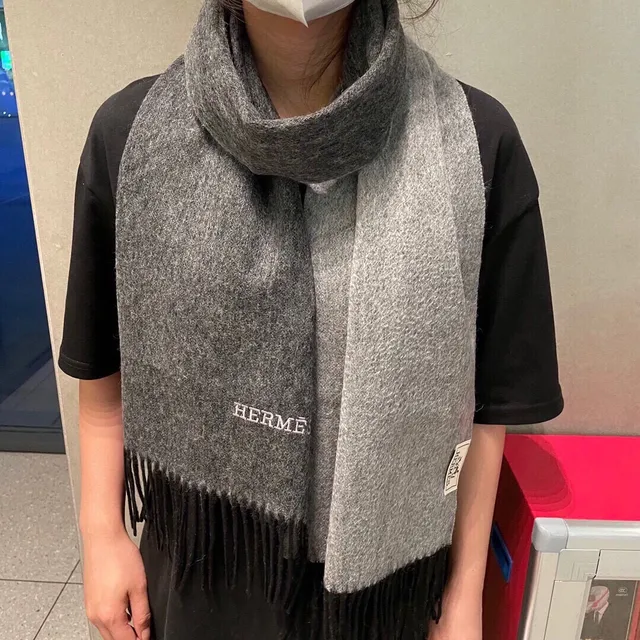 Hermès Plaid Gray Cashmere Scarf 2