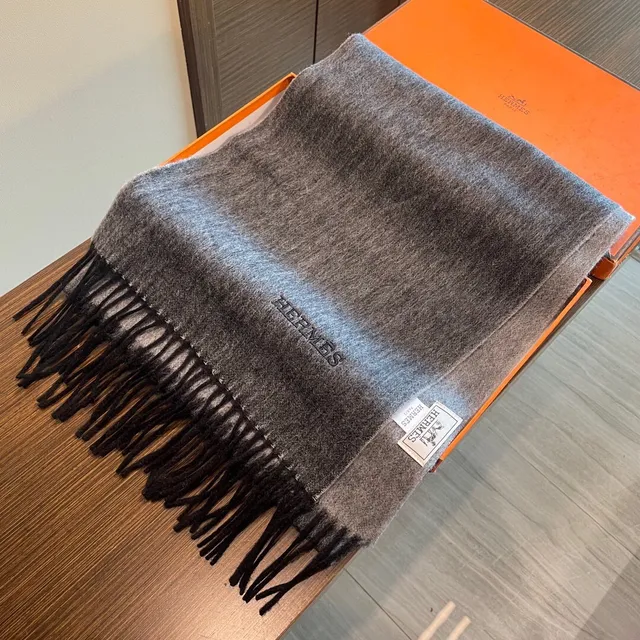 Hermès Plaid Gray Cashmere Scarf 4