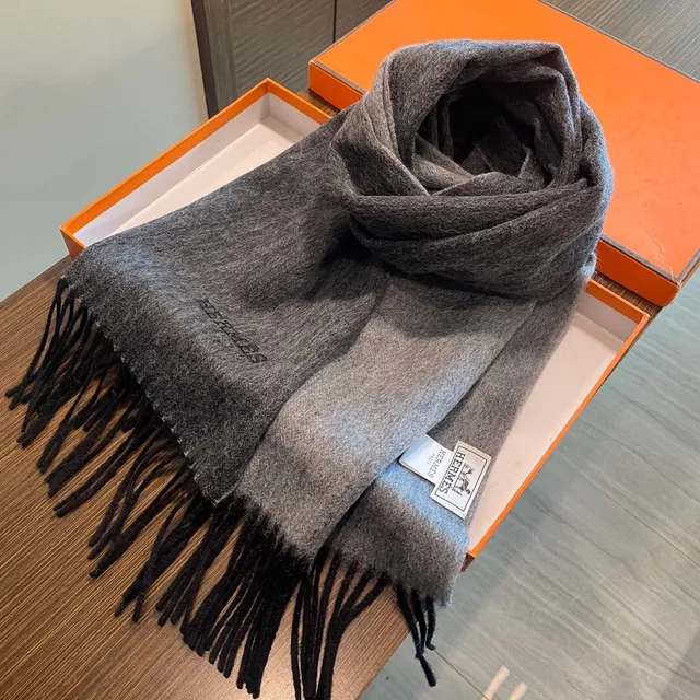Hermès Plaid Gray Cashmere Scarf 5