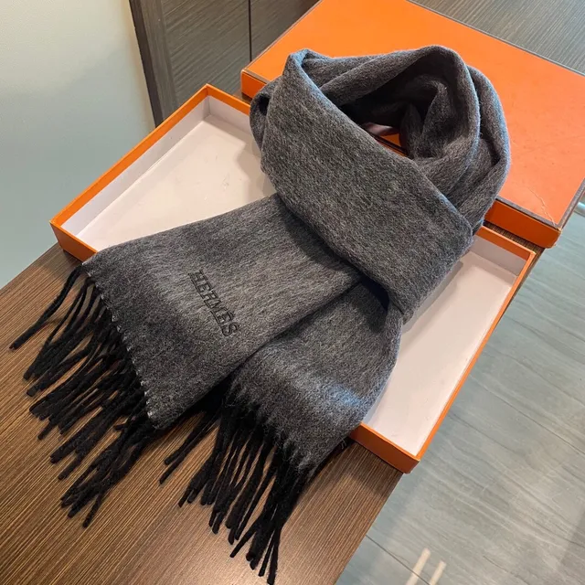 Hermès Plaid Gray Cashmere Scarf 6
