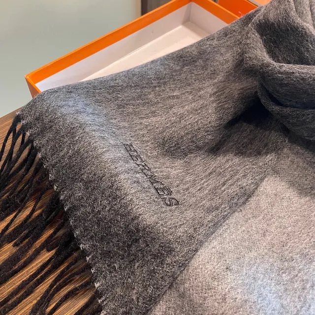 Hermès Plaid Gray Cashmere Scarf 9