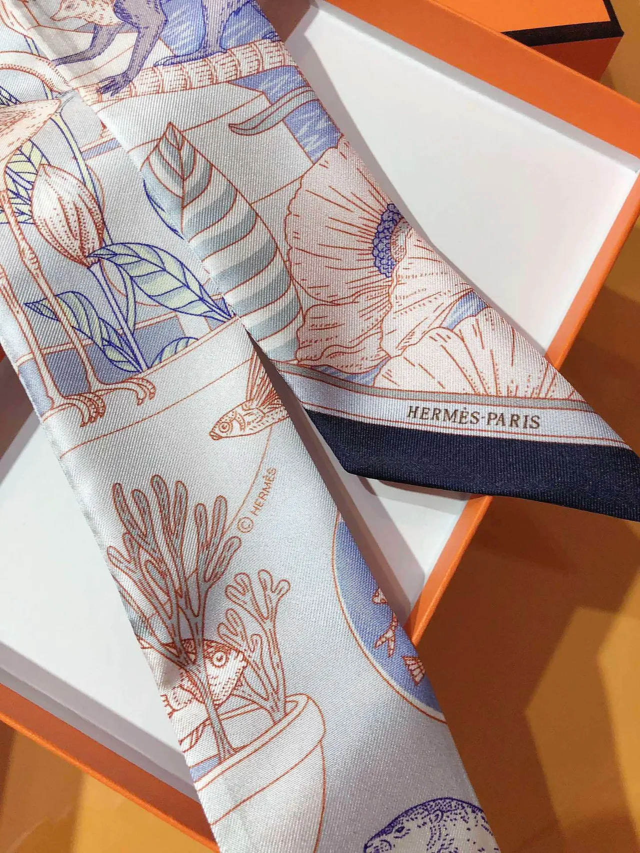 Hermès Precious Paradise Twilly وشاح حرير 3