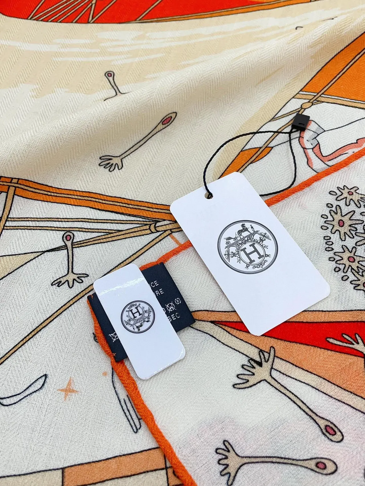 Hermès foulard de soie beige à motif abstrait imprimé 4