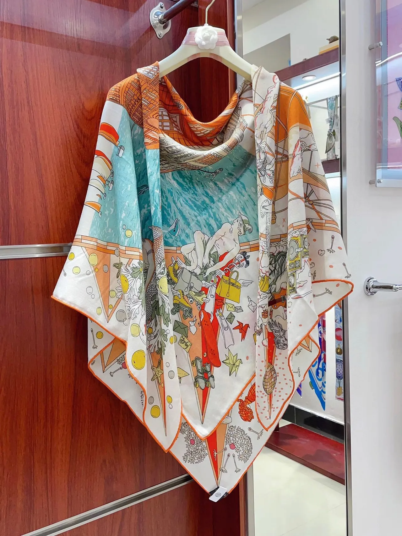 Hermès foulard de soie beige à motif abstrait imprimé 7