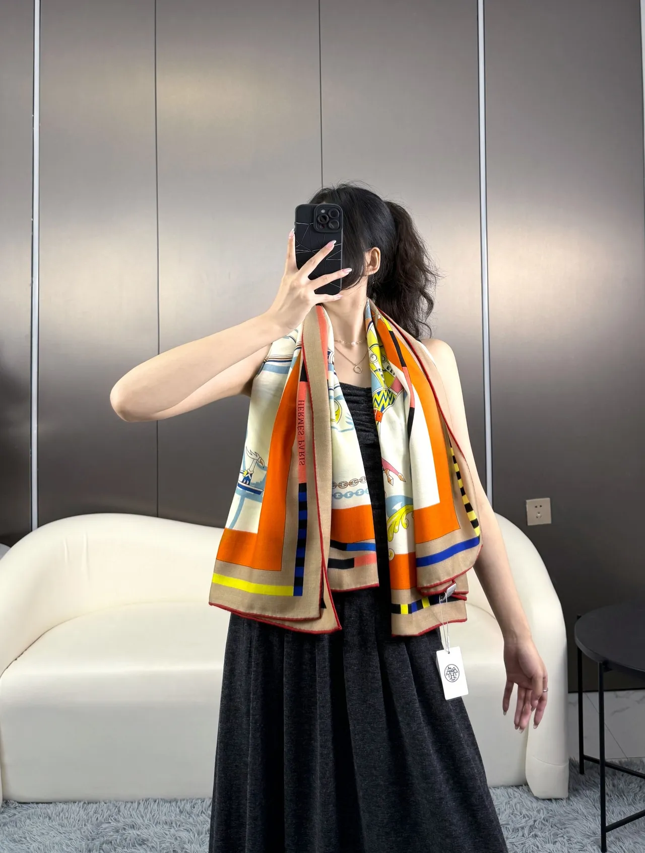 Hermès Voitures Bege Multicolor Gráfico Emblema Impressão Borda Geométrica Cachecol de seda 2