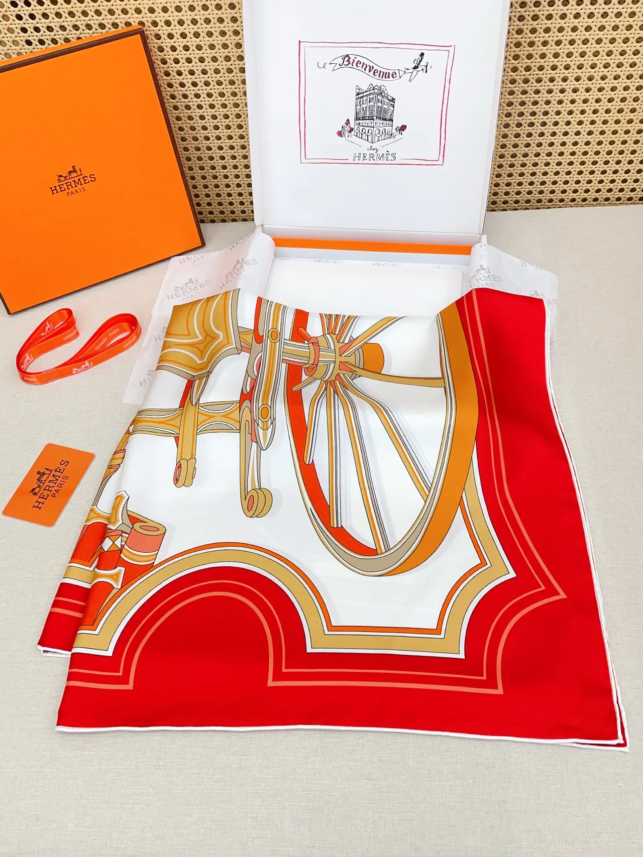 Hermès Wheel Rouge Or Ourlet Replié à la Main Motif de Carrosse Imprimé Écharpe de Soie 8