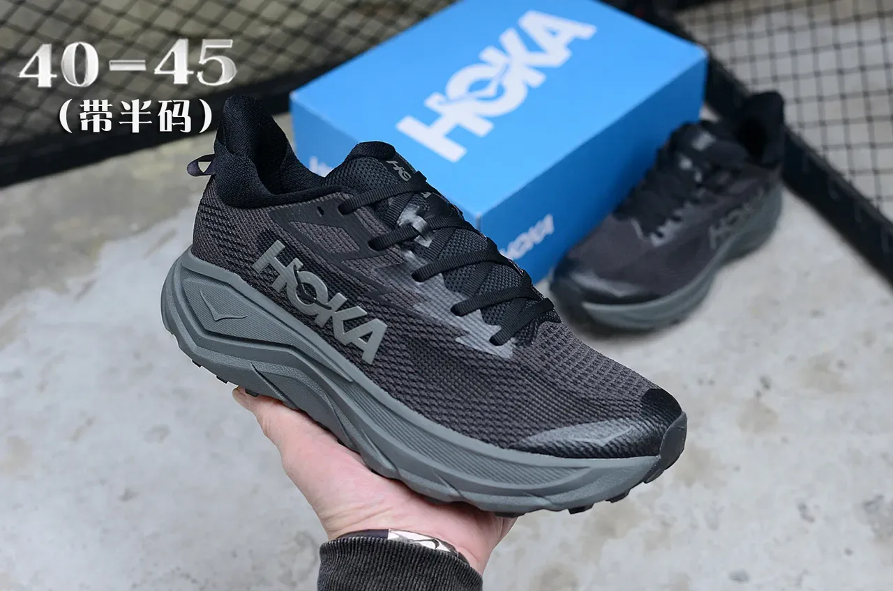 Chaussures de Running Hoka Clifton Noir Gris Haut en Tricot Engineered Semelle Milieu Épaisse Sculptée 4