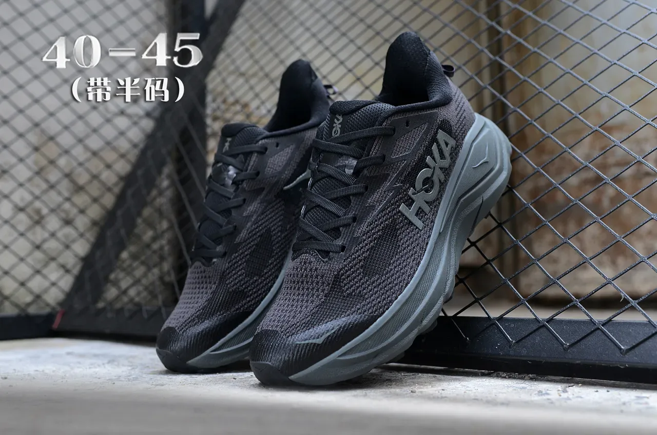 Chaussures de Running Hoka Clifton Noir Gris Haut en Tricot Engineered Semelle Milieu Épaisse Sculptée 5