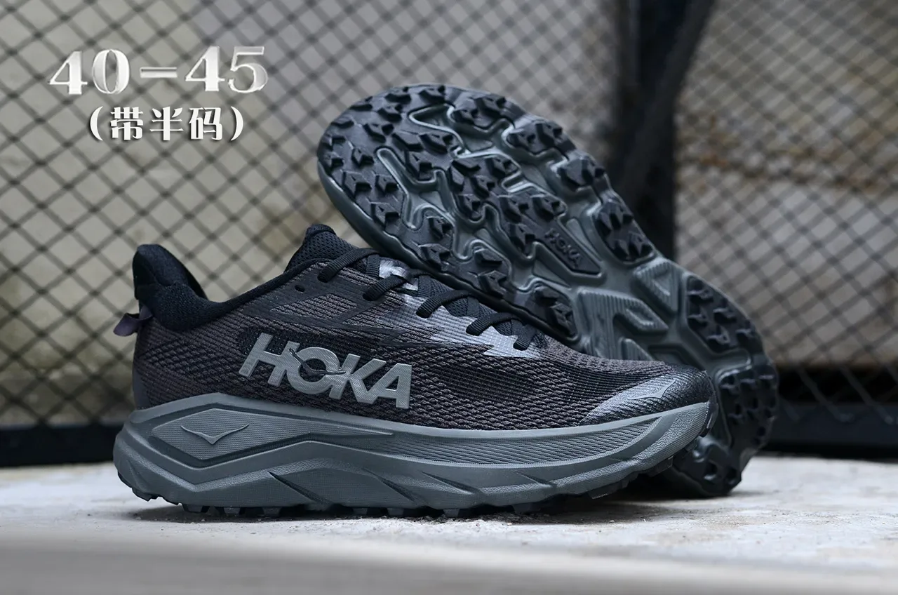 Chaussures de Running Hoka Clifton Noir Gris Haut en Tricot Engineered Semelle Milieu Épaisse Sculptée 7