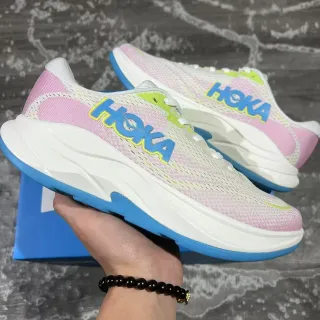 Hoka وردي أزرق الجزء العلوي من الشبكة المصممة هندسياً كعب وسيط مخدر كثيف أحذية الجري
