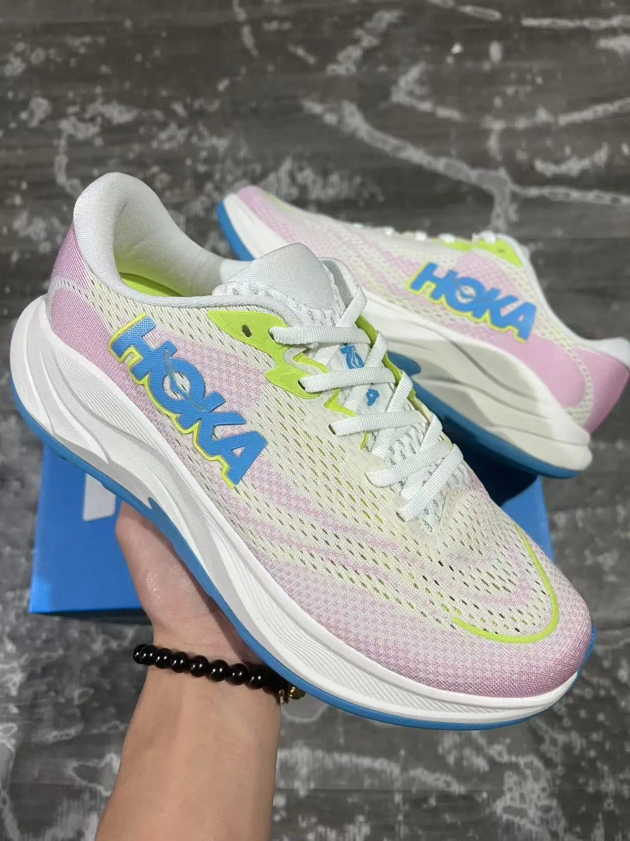 Hoka Rose Bleu Empeigne mesh ingénierie Sémelle intermédiaire épaisse cushionée Chaussures de course 2