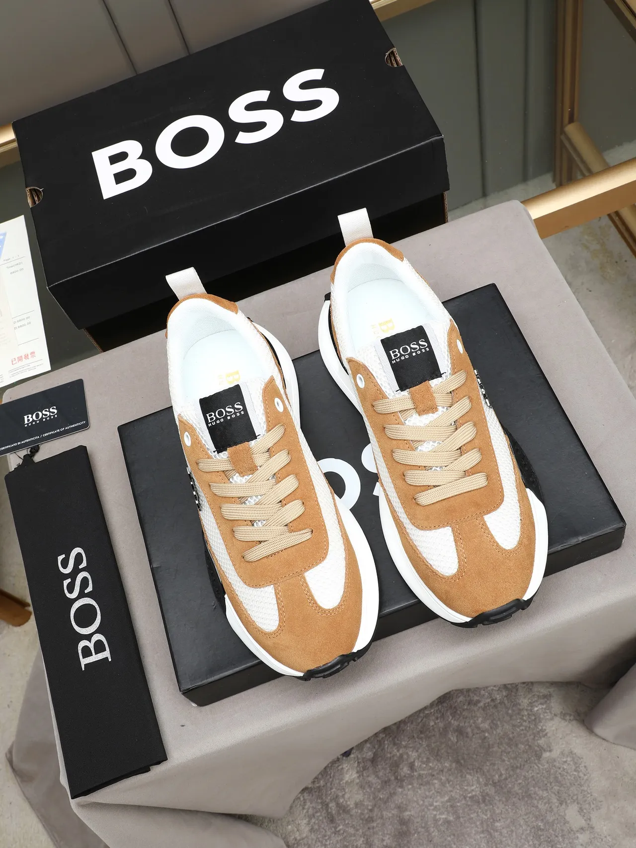 Hugo Boss Chaussures beige et marron en mesh et suede avec construction de panneaux et midsole sculpté en blanc 3