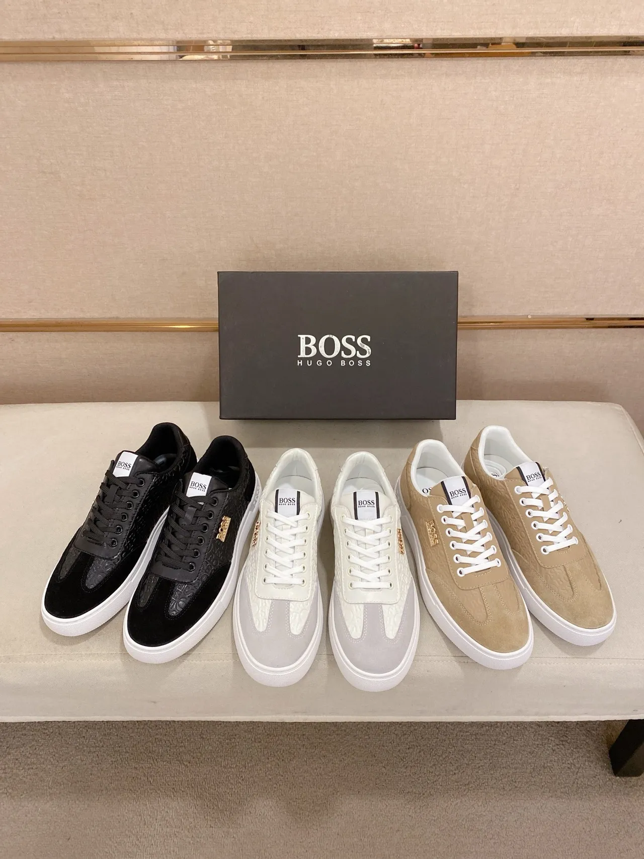 Hugo Boss Chaussures Lifestyle Noires et Blanches avec Logo Embossé en daim sur la tige au niveau de l'orteil et du talon 2