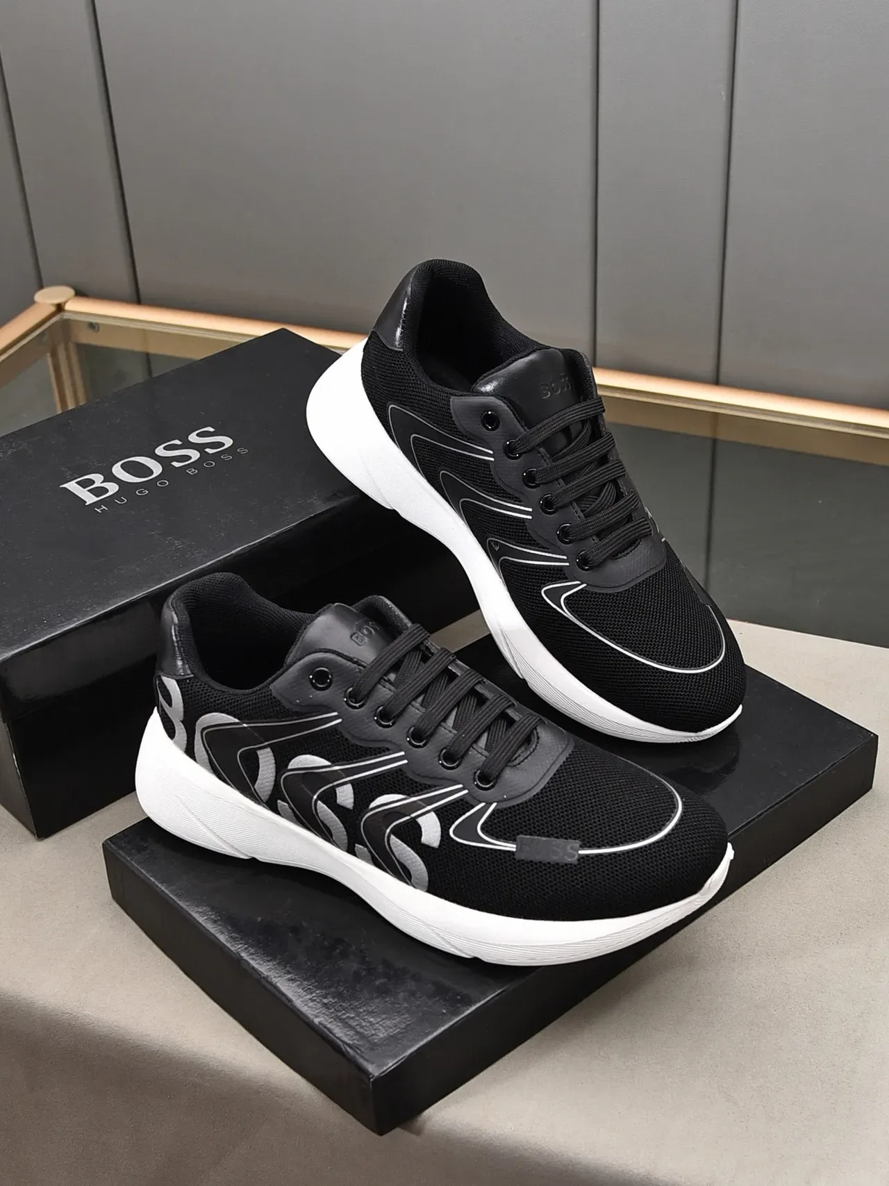 Hugo Boss Logo Graphique Noir et Blanc Chaussures Lifestyle 6