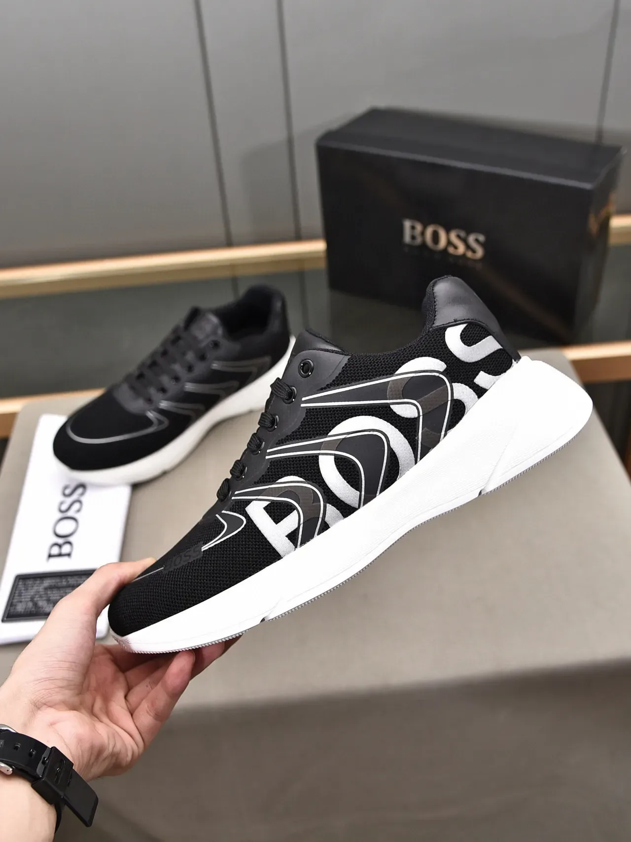 Hugo Boss Logo Graphique Noir et Blanc Chaussures Lifestyle 8