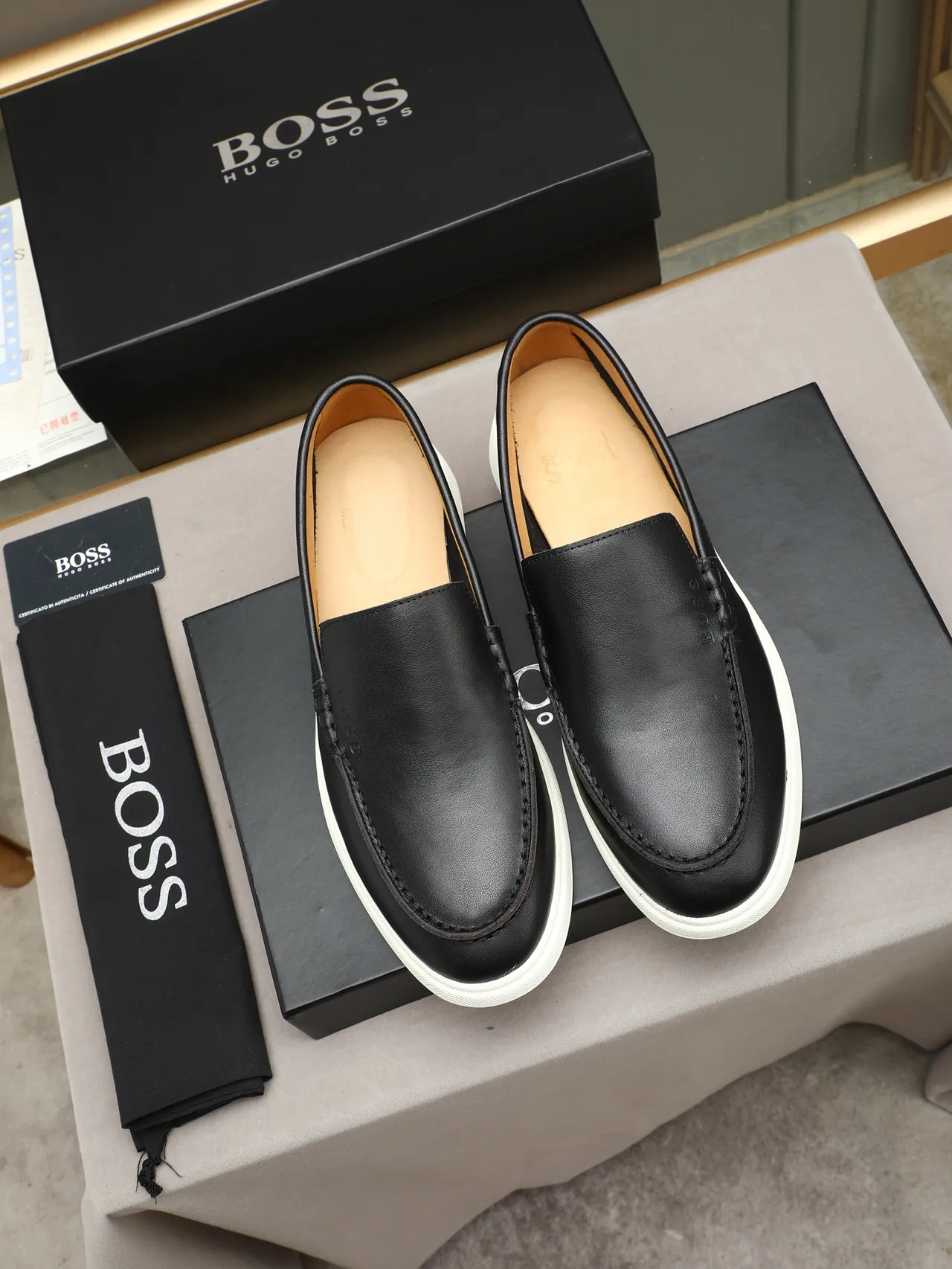 Hugo Boss Mocassim Preto Branco Couro Sola de Borracha 3