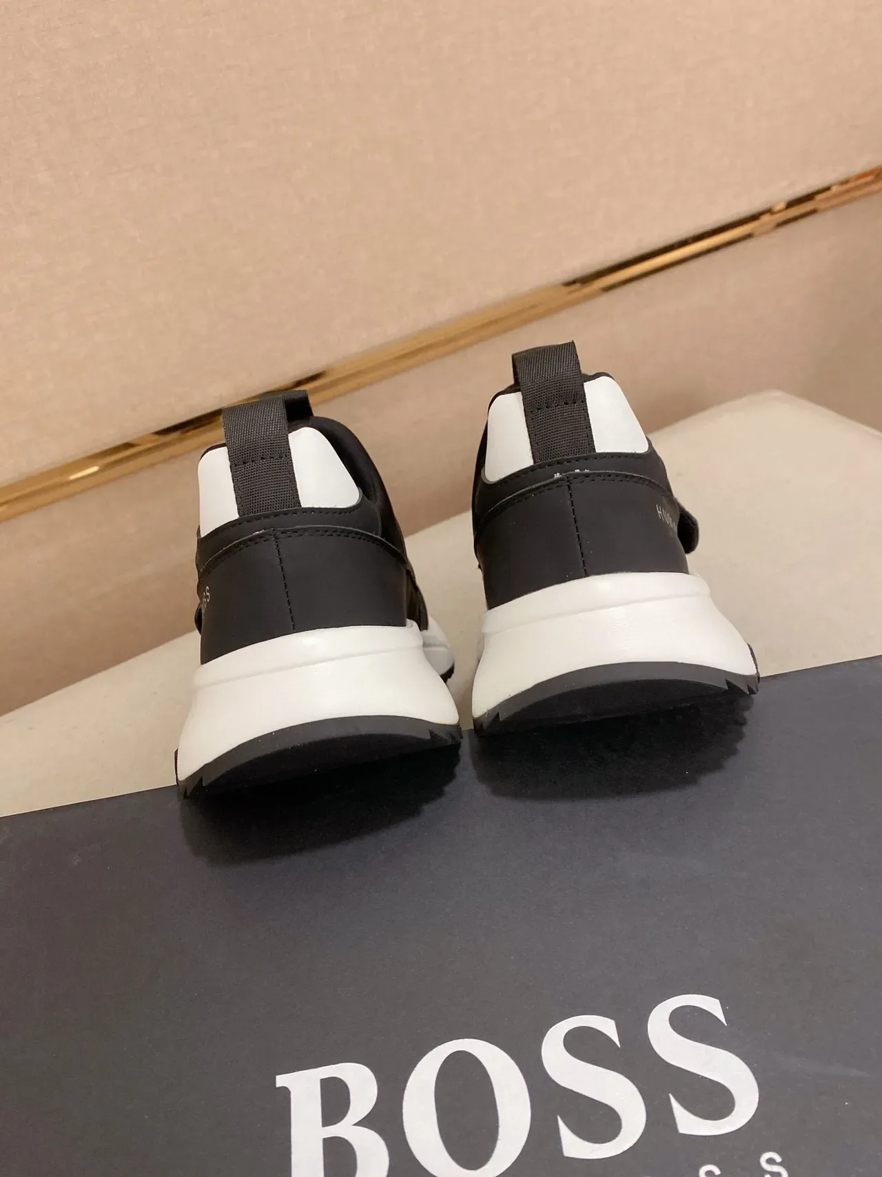 Hugo Boss حذاء slip-on مطبوع أسود أبيض أسلوب حياة 8