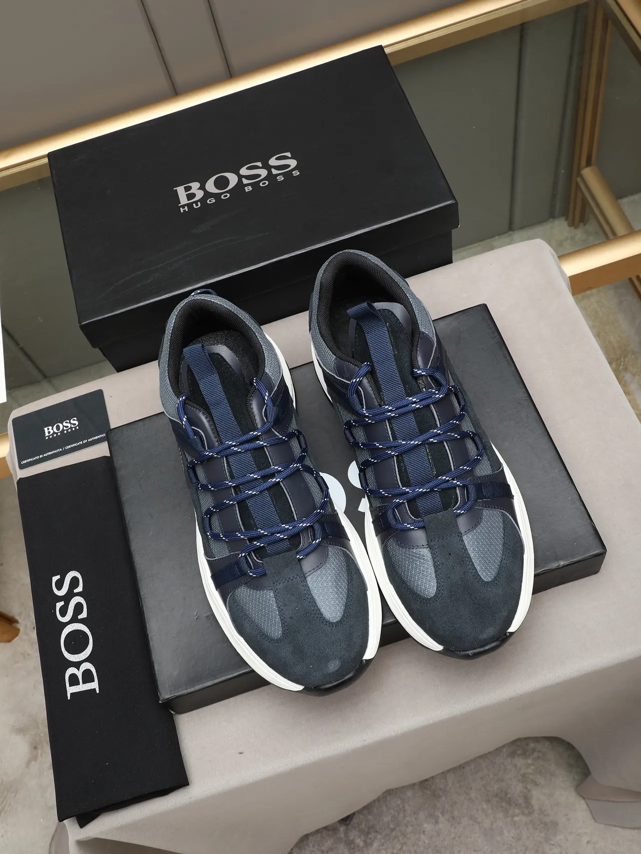 Hugo Navy et Charcoal Sneakers Lifestyle 2