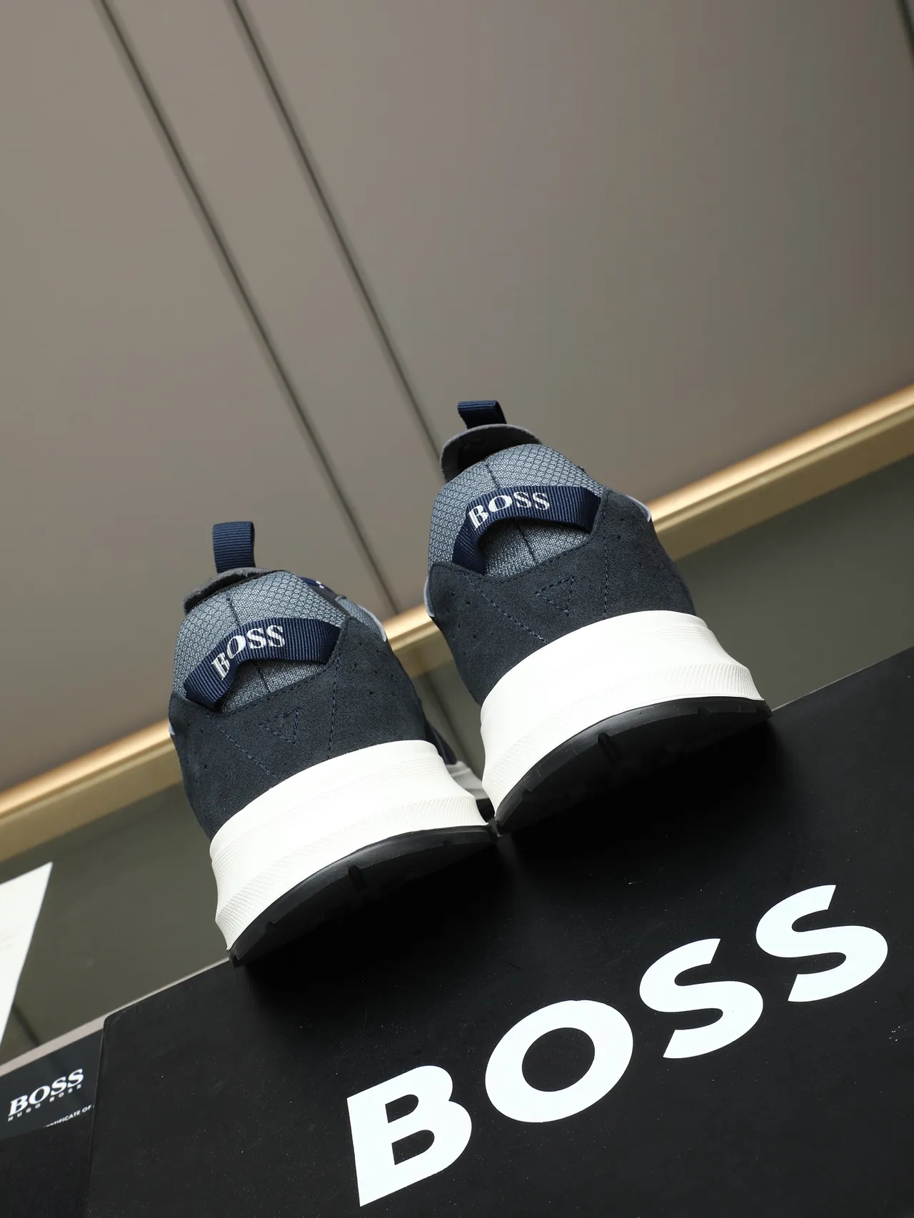 Hugo Navy et Charcoal Sneakers Lifestyle 3