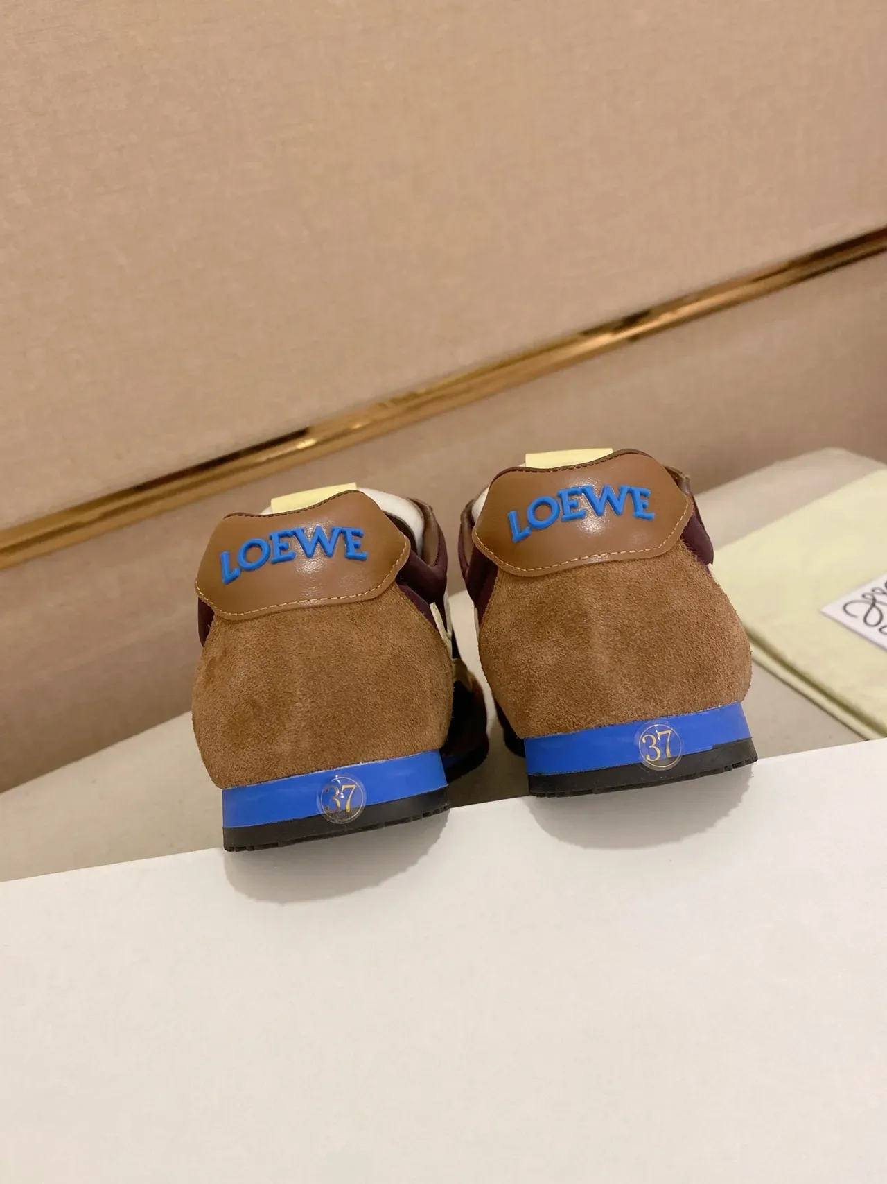 Loewe Anagram Sneaker Marron Bordeaux Crème Chaussures Lifestyle 3